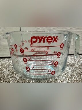 Pyrex 8 Cup Glass Measuring Cup With Lid Made In USA